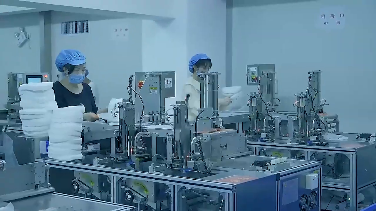 Cosmetic filling, bottle handling and packaging workflow supporting private label body care production.